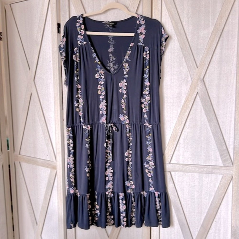 Women’s Lucky Brand Navy Blue Floral Ruffle Sheath Dress. Sz M